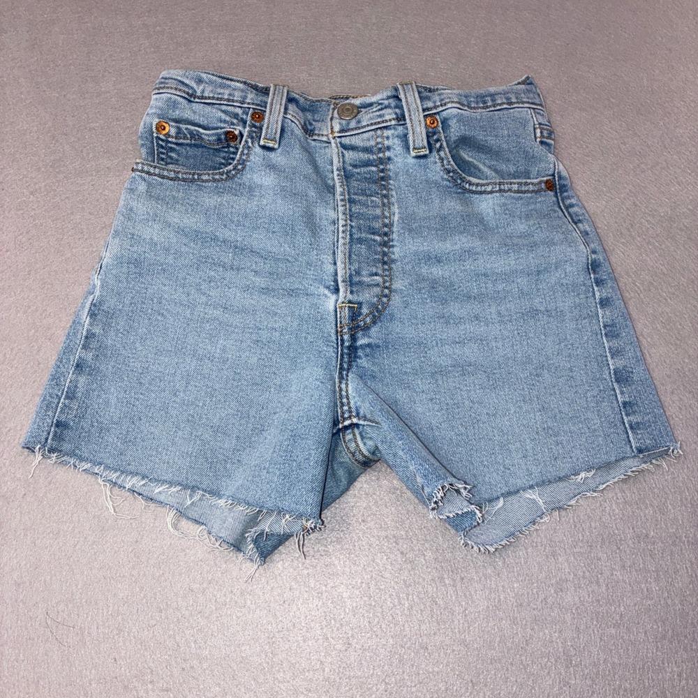 096 Levi Denim Shorts Womens 25 Light Wash Frayed Raw Hem High Rise